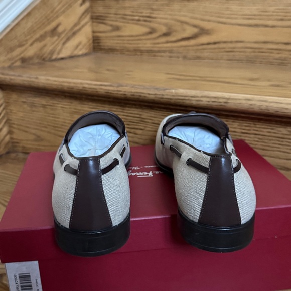 NIB Salvatore Ferragamo Faggio 4 Men's Brown and Linen Loafers - Picture 5 of 10